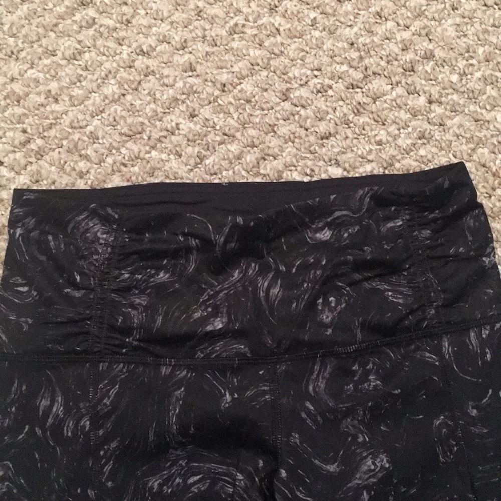 Lululemon cropped pants size 6 - Picture 4 of 8